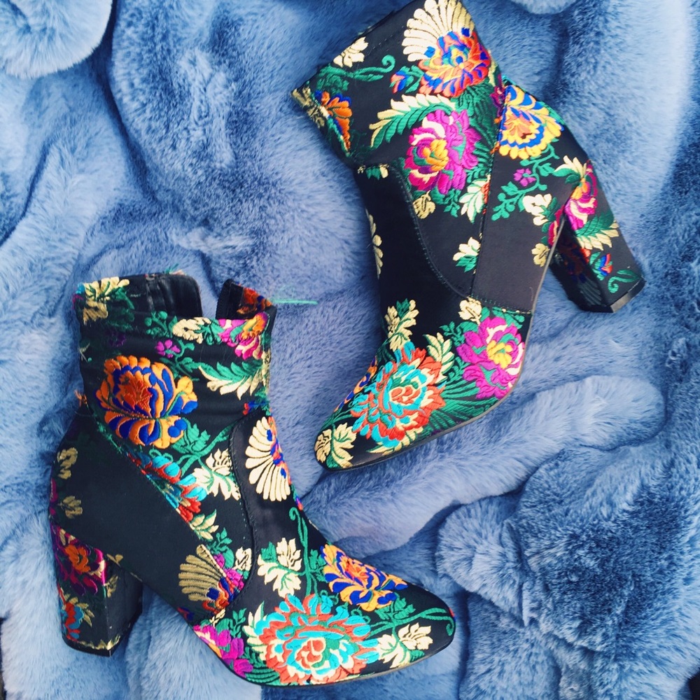 Floral Booties 💐